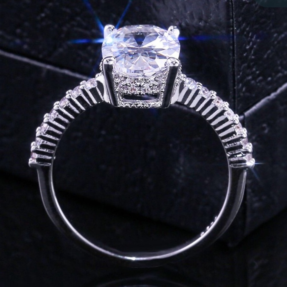 5ct Oval Cut White Sapphire 925 SS Ring - Picture 3 of 7